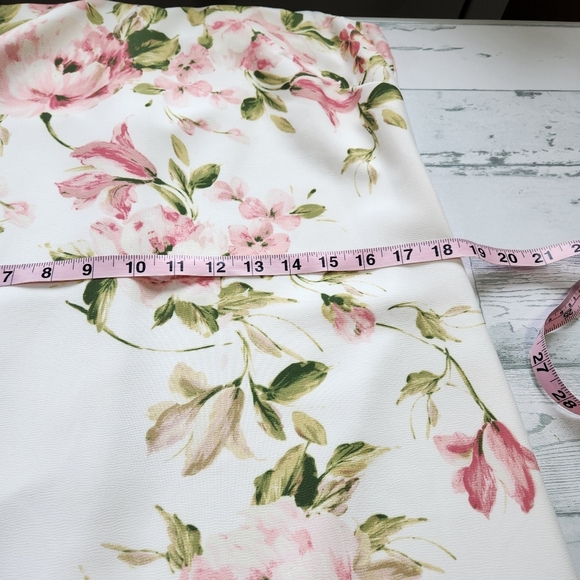 Alex Marie Cream Floral Sheath Dress with Mock Neck for Weddings Size 4 - Picture 6 of 9